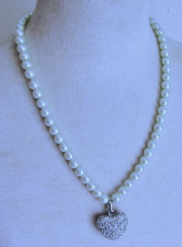 Vintage Faux Pearl Necklace with Double-Sided Heart Pendant