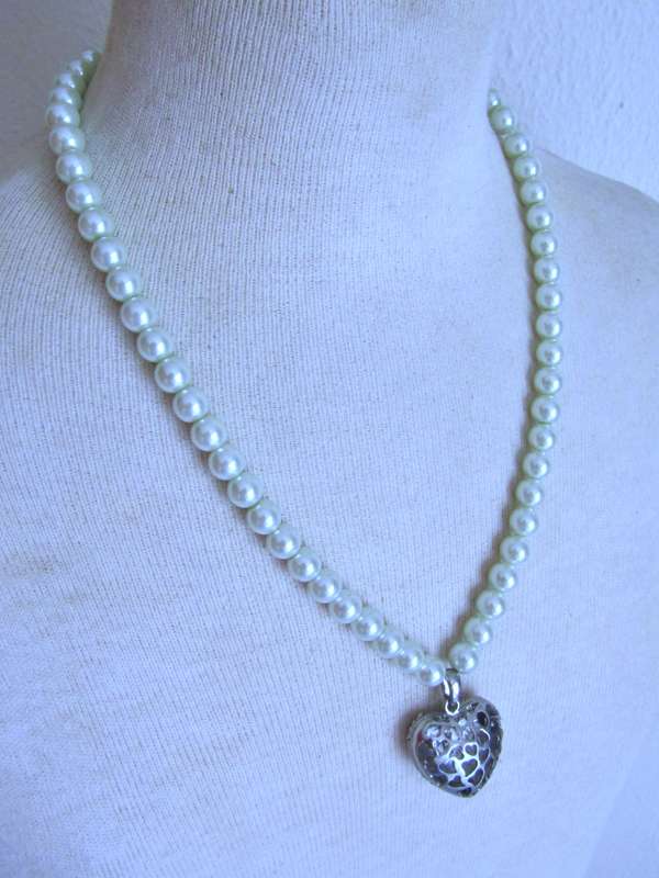 Vintage Faux Pearl Necklace with Double-Sided Heart Pendant