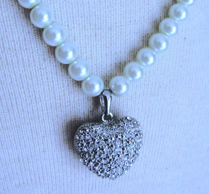 Vintage Faux Pearl Necklace with Double-Sided Heart Pendant