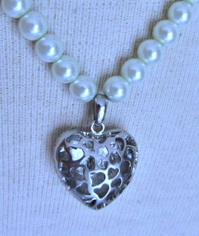 Vintage Faux Pearl Necklace with Double-Sided Heart Pendant