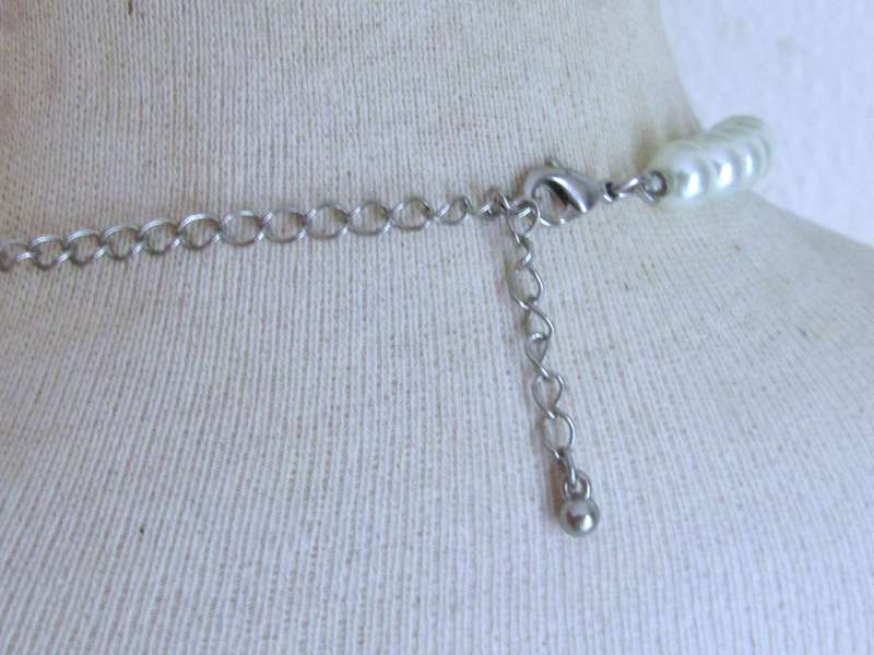 Vintage Faux Pearl Necklace with Double-Sided Heart Pendant