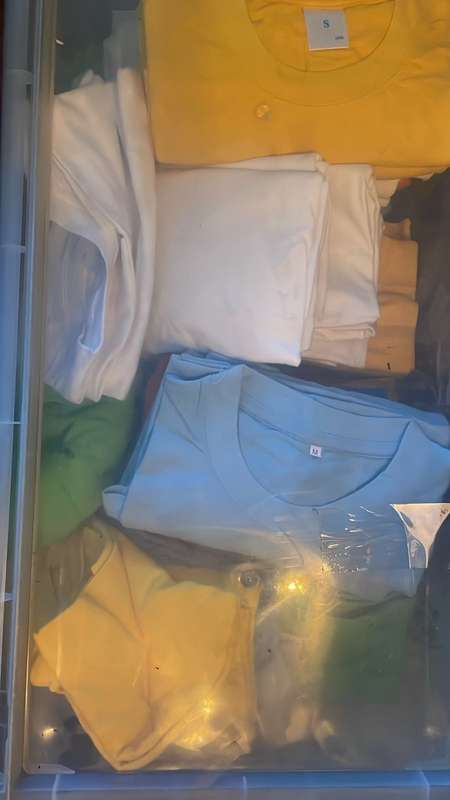 Discounted bulk leftover new stock t-shirts