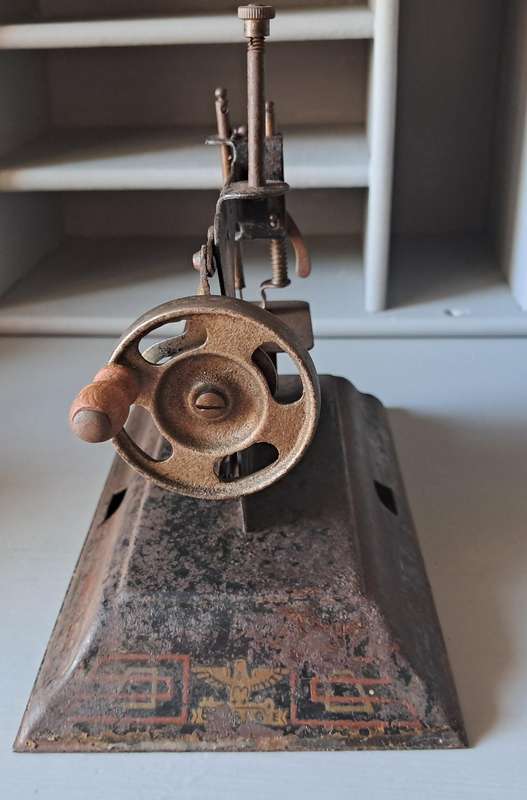 VINTAGE MINIATURE TOY SEWING MACHINE