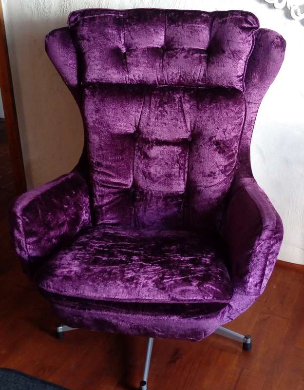 VINTAGE SWIVEL EGG CHAIR : LOVELY REST/READING