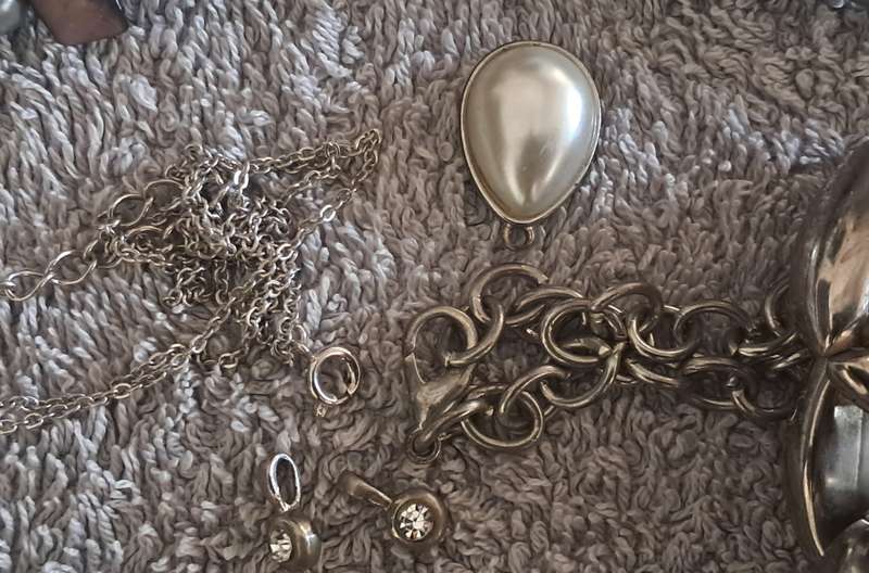 ASSORTMENT CUSTOME JEWELRY