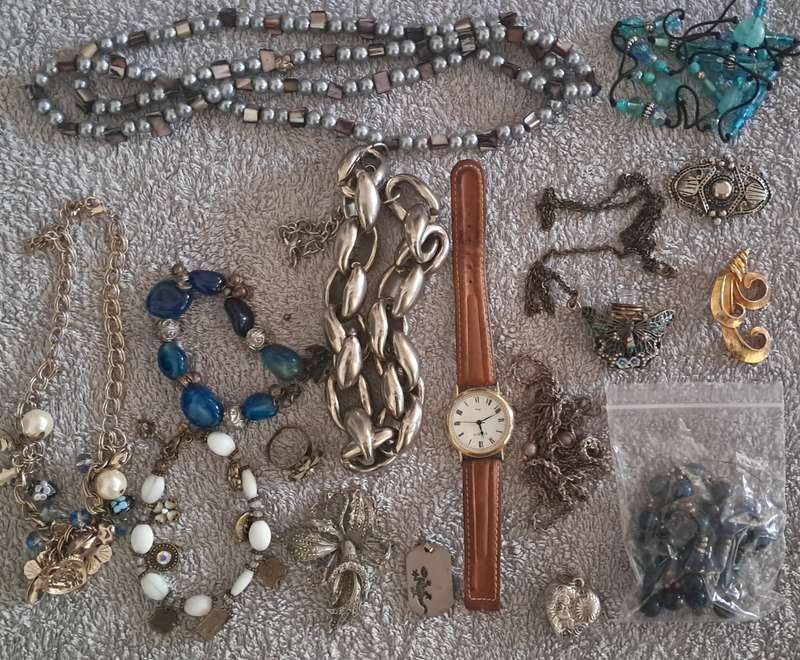 ASSORTMENT CUSTOME JEWELRY