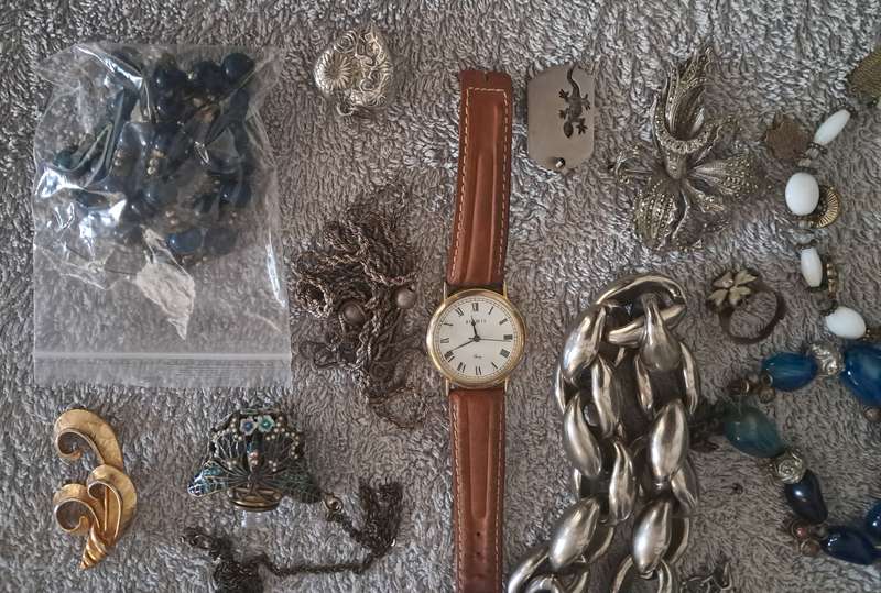 ASSORTMENT CUSTOME JEWELRY