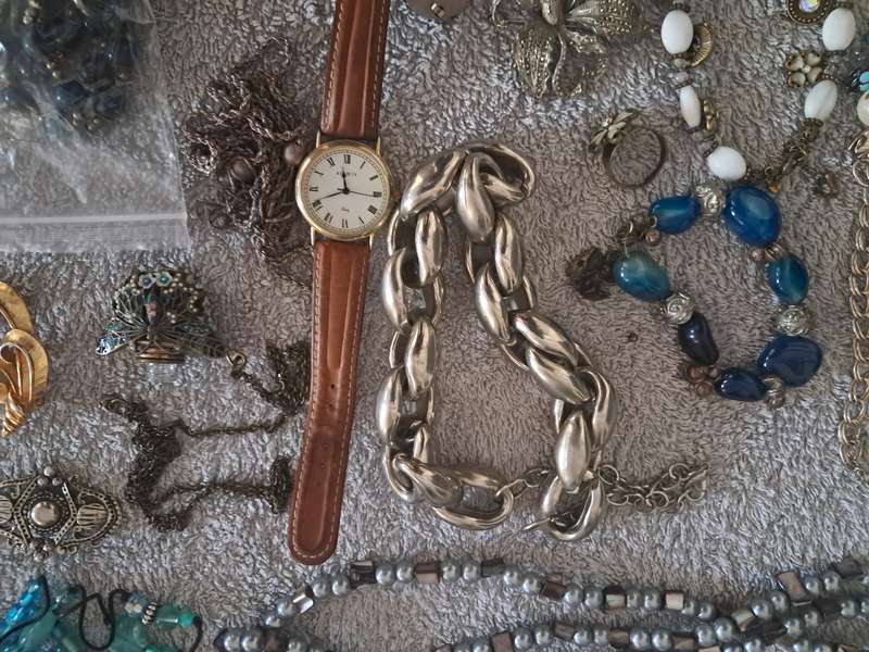 ASSORTMENT CUSTOME JEWELRY