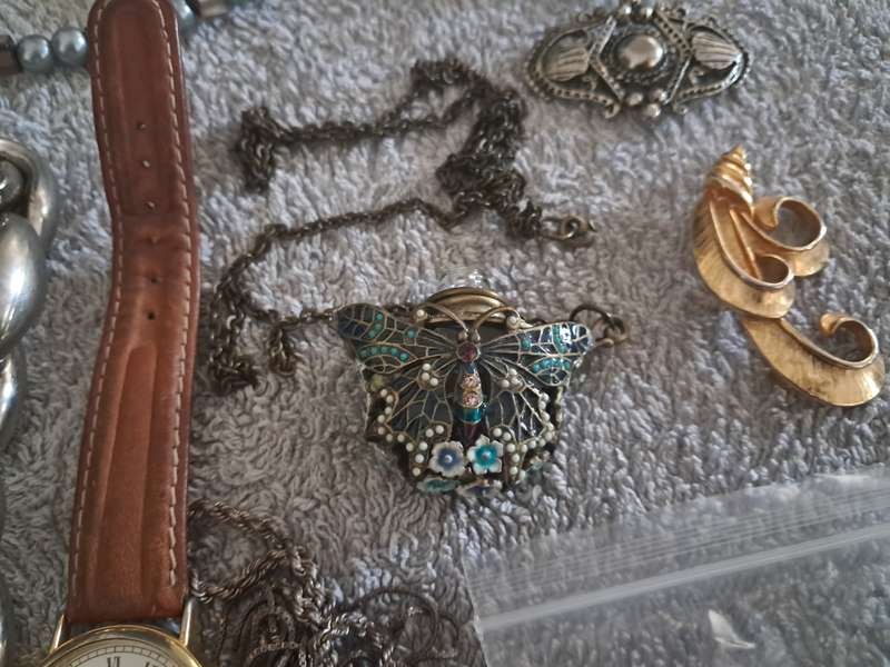 ASSORTMENT CUSTOME JEWELRY