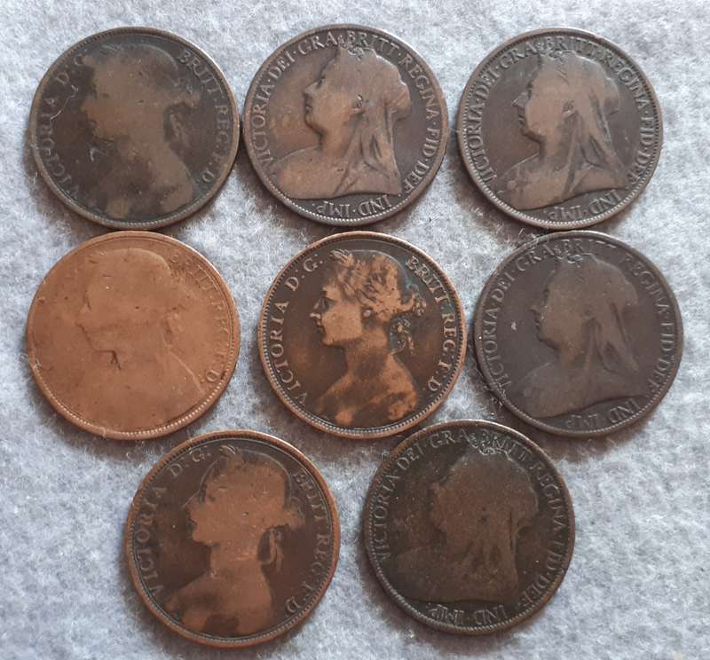1890 - 1898 GREAT BRITAIN ONE PENNY LOT (X 8 )