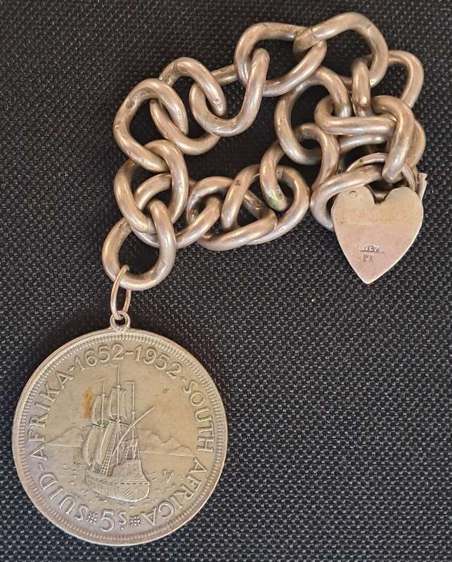 1952 SAU 5 SHILLING : CHAIN ATTACHED