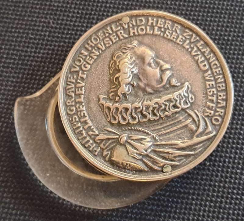 VINTAGE SILVER FOLDING LOUPE : MAGNIFIER