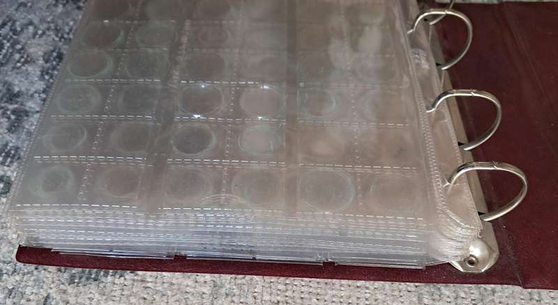 COIN ALBUM : 14 PAGES : FIT 382 COINS