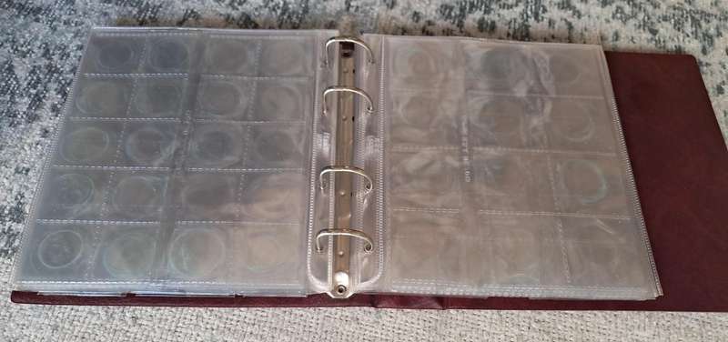 COIN ALBUM : 14 PAGES : FIT 382 COINS