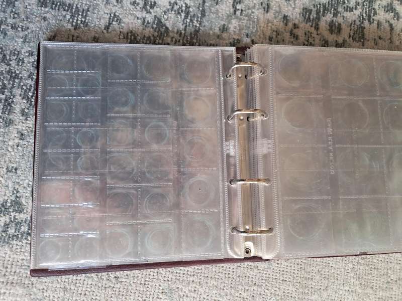 COIN ALBUM : 14 PAGES : FIT 382 COINS