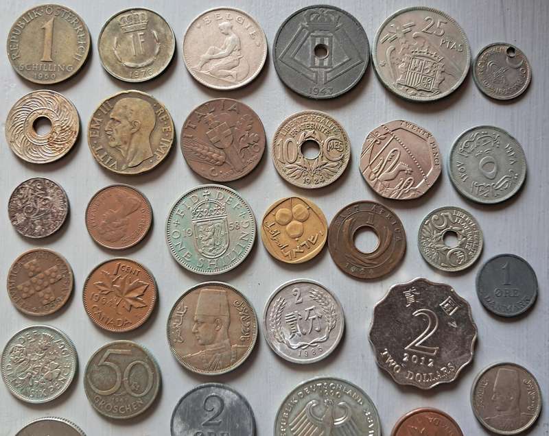 40 X WORLD COINS