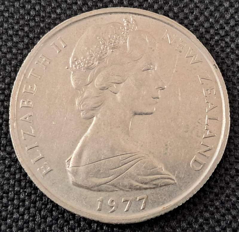 1977 NEW ZEALAND 50 CENTS