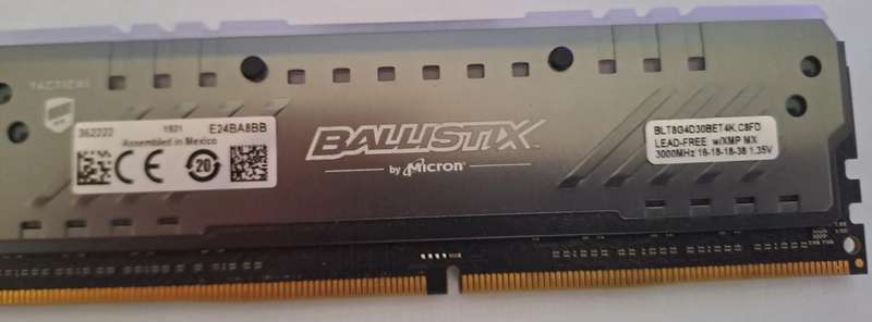 RGB 8GB (1x8GB) DDR4-3000MHz