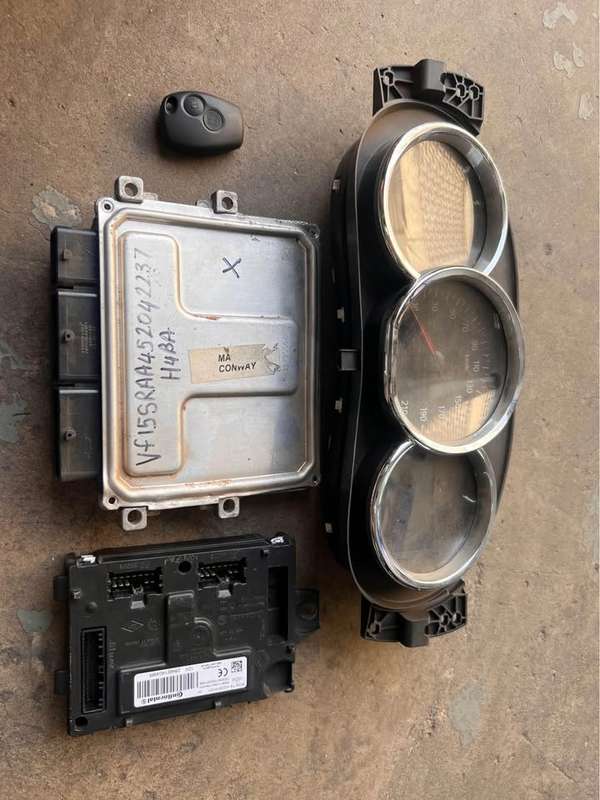 Renault Sandero 900T Lockset   2015 model   Complete lock set   R5000