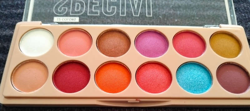 eye shadow palette (12 colours)