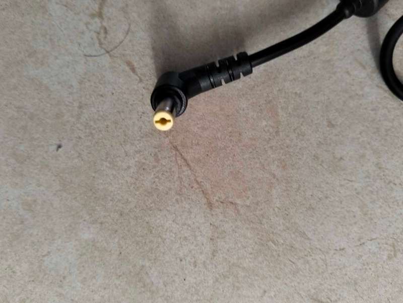 Acer Laptop Charger - Yellow Pin