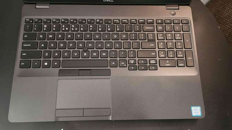 Dell Latitude 5500 -(15.6`) Quad Core i5-8265u, 8GB ddr4 ram, 256gb m.2 SSD- backlit keyboard
