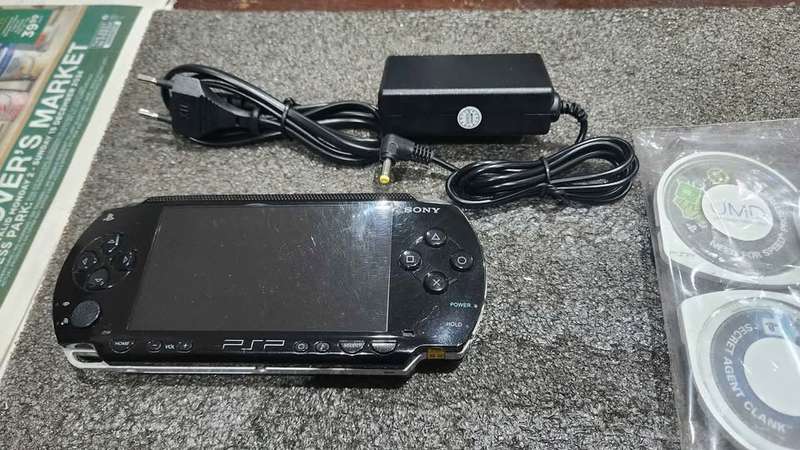 PSP Phat E1004 2gb with 4X games with pouch and charger- portable handheld