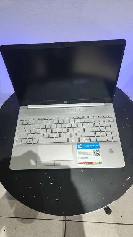 HP Notebook 15 - DW2002NI - 15.6" Quad Core i5 10th Gen - 8GB DDR4 RAM, 1TB HDD