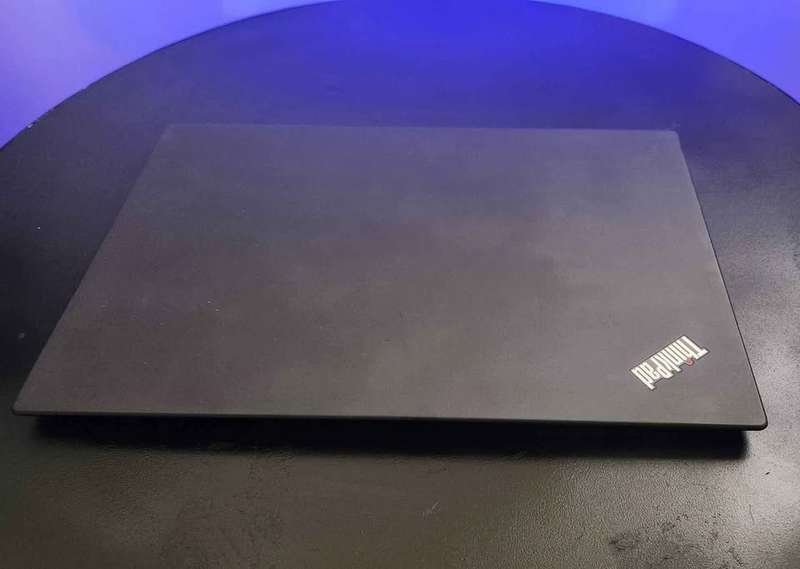 Lenovo ThinkPad x1 Carbon 5th gen - 14" -Dual core i7- 7th Gen, 16gb ddr4 ram, 512gb m.2 ssd