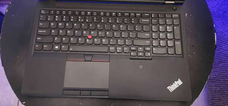 Lenovo Thinkpad P52 (15.6") Hexa core i7-8750H, 32gb ram, 512gb m.2 ssd + 1tb hdd, Quadro P1000 4gb