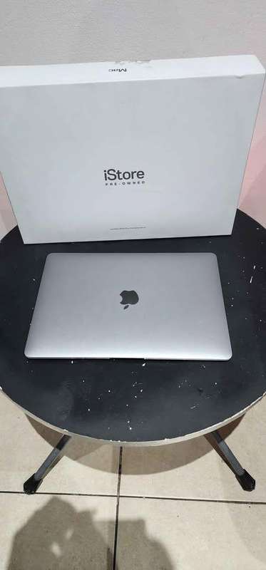 Apple MacBook Air (Retina, 13-inch) 2018- Core i5-8210y, 128gb ssd, 8gb ram - CPO - (in the box)
