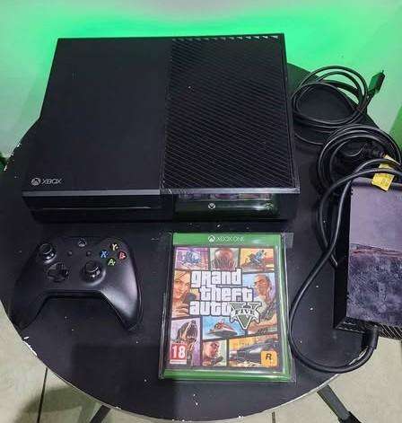 Xbox one 500GB with GTA V game  1x Controller & Accessories- Matte Black