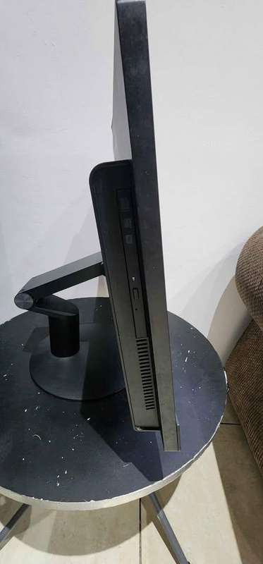 Lenovo M920z - All in One -Hexa Core i7 8700, 16GB ddr4 ram, 1TB HDD- 24" display- window 11