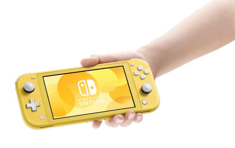 Nintendo switch lite 32GB with charger with pouch - Yellow