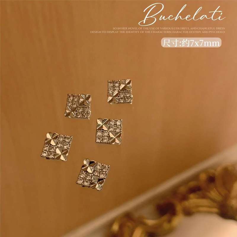 Buchi Lati Nail Rhinestone ( B003) 7*7mm-    Four Leaf Clover Silver 2pcs