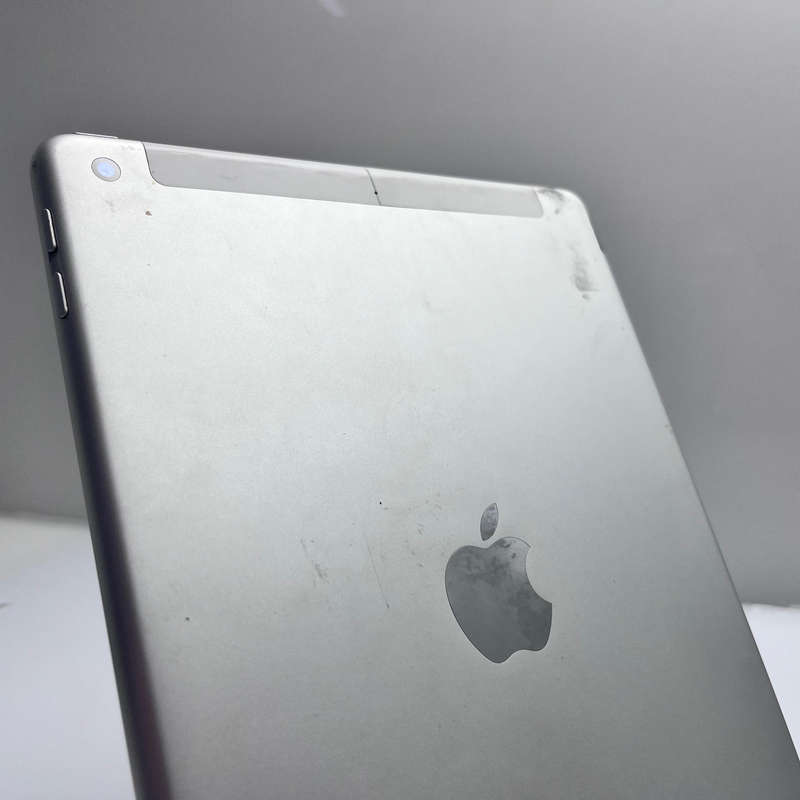 Apple ipad 9.7" 6TH Gen