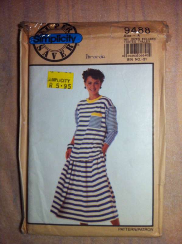Simplicity 9488 Top and Skirt. Size Petite to XL. Complete Uncut F/F