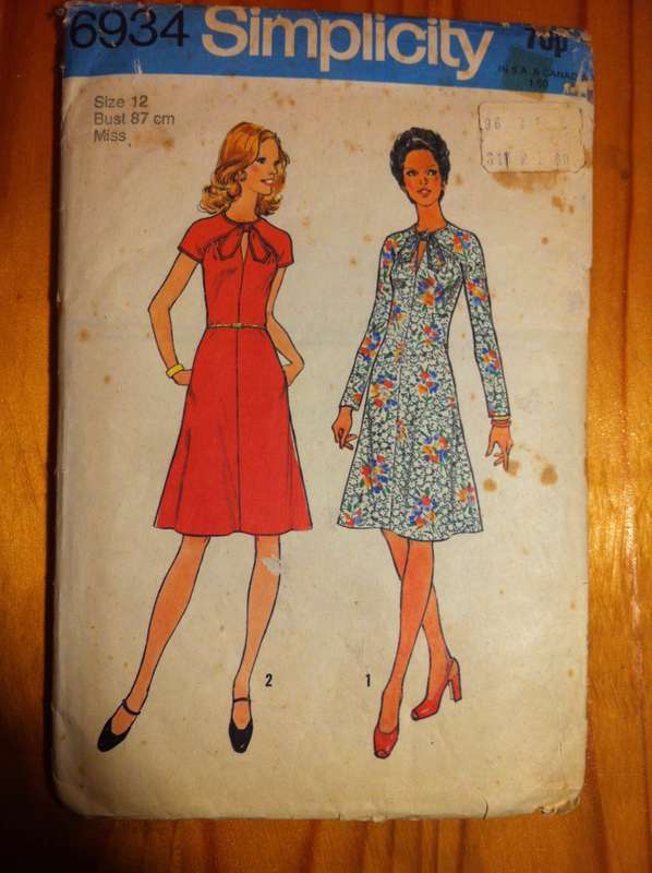 Simplicity 6934 Misses Dress. Size 12. Complete