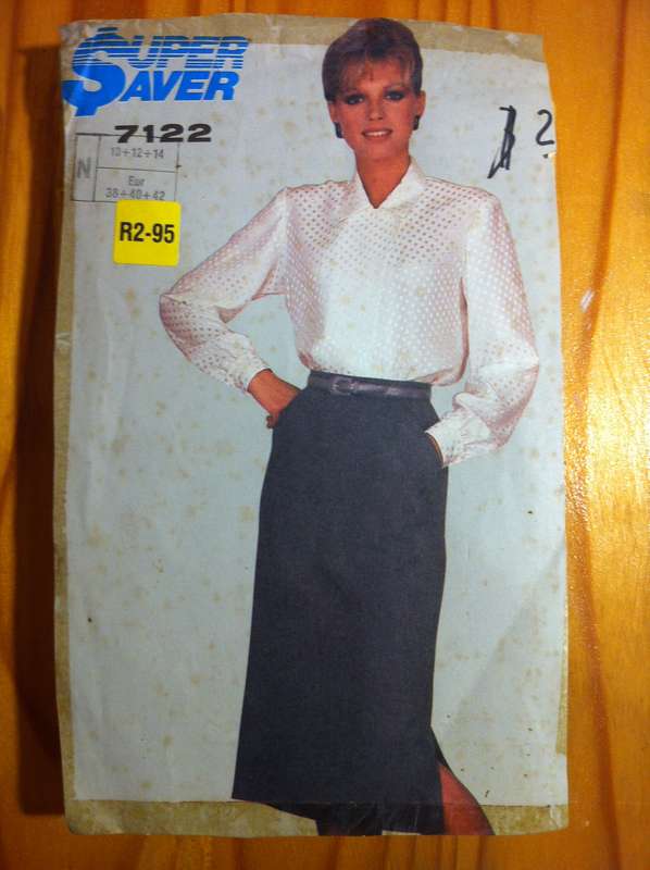 Super Saver 7122 Blouse & Skirt. Size 10-14. Complete. Torn Envelope