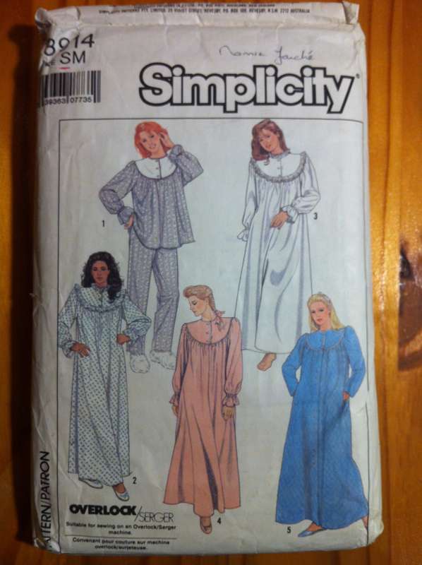 Simplicity 8914 Pyjamas, Nightgown and Robe. Size SM. Cut on Small. Complete