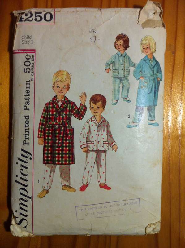 Simplicity 4250 Robe & Pyjamas. Size 1/Chest 50 cm. Only Pants & Robe Complete. Missing E Top Collar
