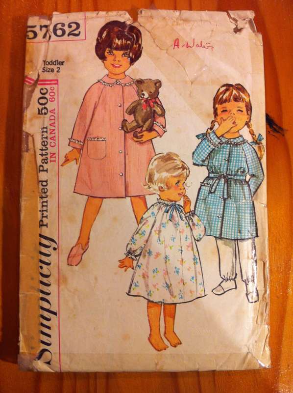 Simplicity 5762 Toddlers Nightgown and Robe. Size 2. Complete