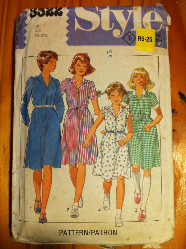 Style 3322 Zip Front or Step in Dress. Girls size 10. Complete