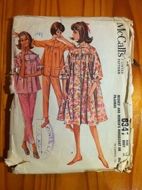 McCalls 6341 Housecoat or Pyjamas. Size 14. Complete