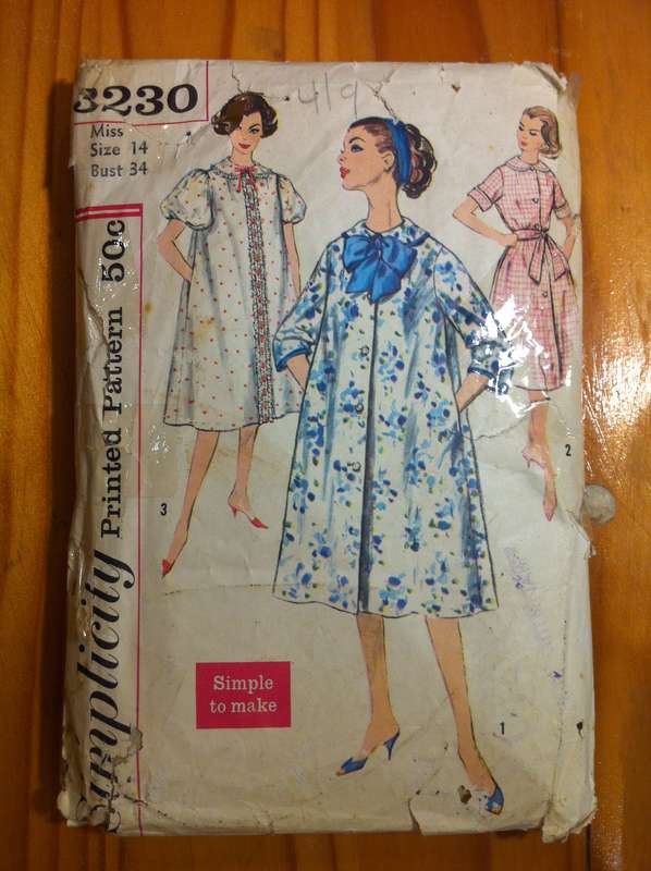 Simplicity 3230 Housecoat / Housedress. Missing Collar Pattern. Envelope very worn