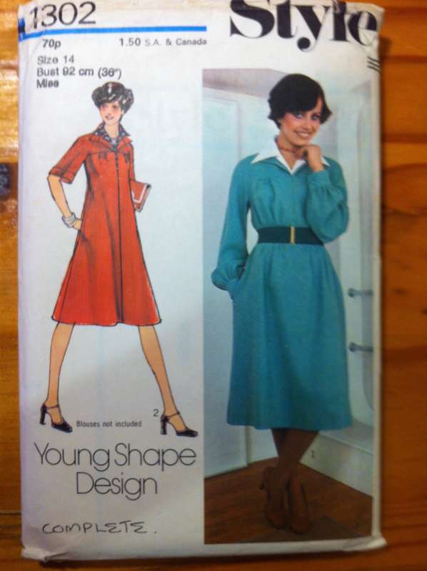 Style 1302 Young Shape Misses Dress. Size 14. Complete