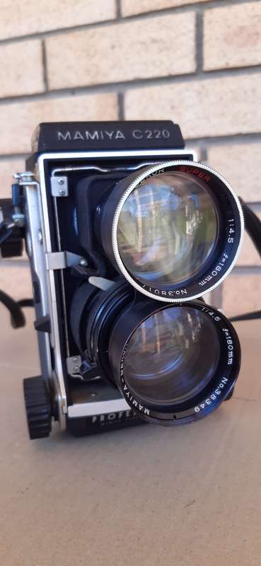 Vintage MAMIYA C220 Professional TLR Camera with Sekor 180mm lens