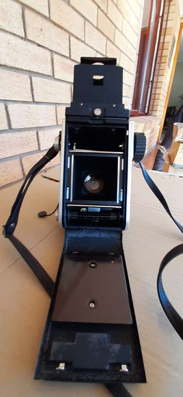 Vintage MAMIYA C220 Professional TLR Camera with Sekor 180mm lens