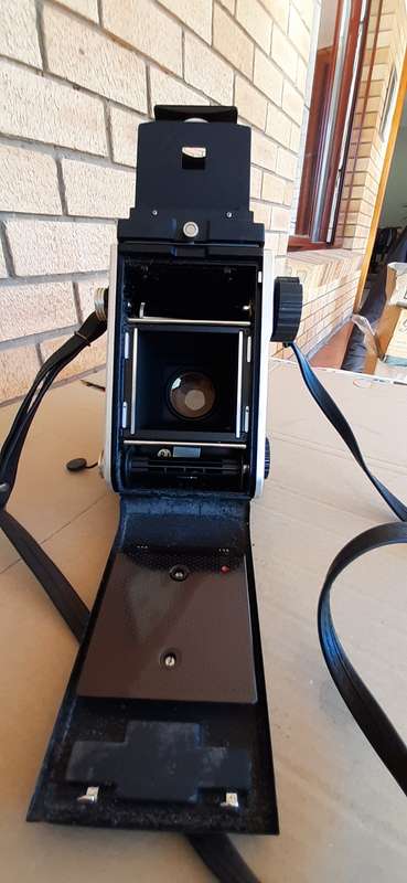 Vintage MAMIYA C220 Professional TLR Camera with Sekor 180mm lens