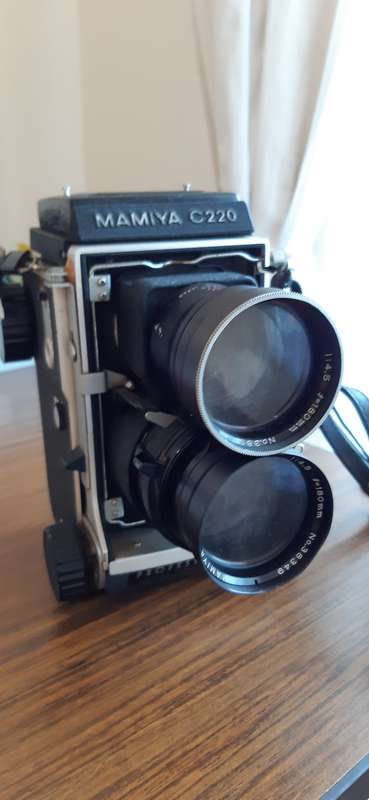 Vintage MAMIYA C220 Professional TLR Camera with Sekor 180mm lens
